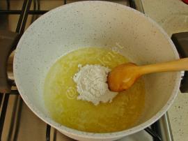 Tavuklu Un Çorbası