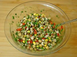 Bakliyat Salatası