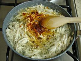 Tavuklu Erişte Salatası