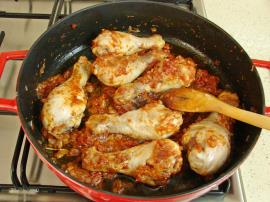 Tencerede Sulu Tavuk Yemeği