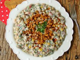 Yoğurtlu Bakliyat Salatası
