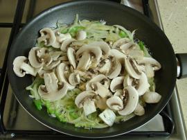 Soğanlı Mantarlı Omlet