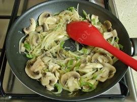 Soğanlı Mantarlı Omlet