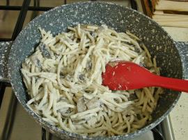 Kremalı Mantarlı Erişte