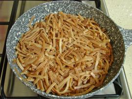 Kavrulmuş Erişte Salatası