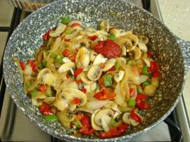 Sebzeli Soslu Tavuk Yemeği