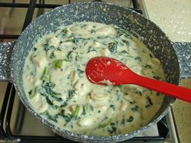 Tavuklu Ispanaklı Makarna