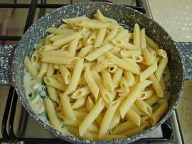 Tavuklu Ispanaklı Makarna