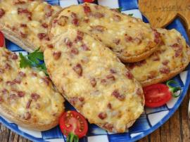 Fırında Peynirli Sucuklu Ekmek