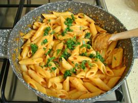 Kırmızı Biber Soslu Makarna