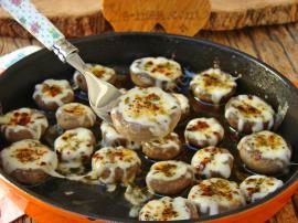 Tavada Kaşarlı Mantar