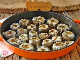 Tavada Kaşarlı Mantar