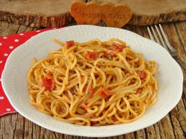 Domatesli Peynirli Makarna