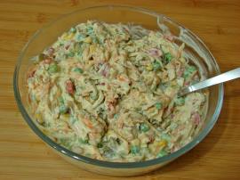 Garnitürlü Tavuk Salatası