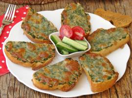 Sarımsaklı Ekmek Dilimleri