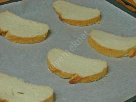Sarımsaklı Ekmek Dilimleri