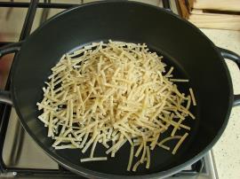 Yoğurtlu Sebzeli Erişte Salatası