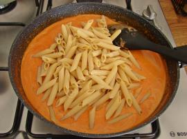 Kremalı Domatesli Demleme Makarna