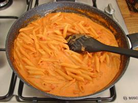 Kremalı Domatesli Demleme Makarna