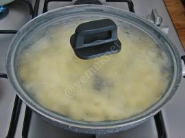 Salçalı Patatesli Yumurta