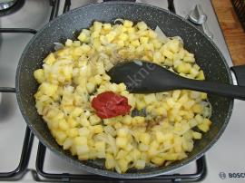 Salçalı Patatesli Yumurta