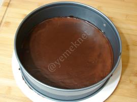 Çikolata Soslu Un Helvası