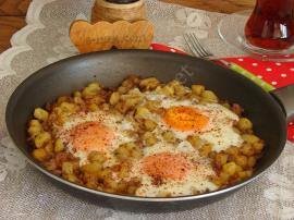 Patatesli Kıymalı Yumurta