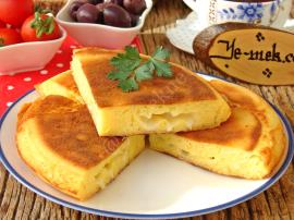 Kahvaltılarınızın Vazgeçilmezi Olacak, Pratik, Doyurucu Ve Lezzetli : Kaşar Peynirli Mısır Ekmeği