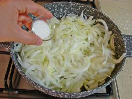 Pişmiş Soğan Salatası