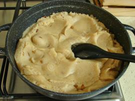 Helvacı Ali İrmik Helvası