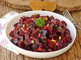 Rengi Kadar Lezzeti De Çok Güzel : Sirkeli Pancar Salatası