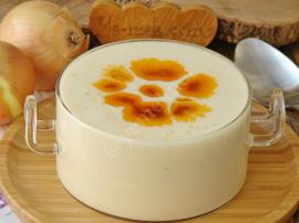 Evdeki Malzemeler İle Yapılabilecek, Enfes Bir Çorba : Sütlü Soğan Çorbası