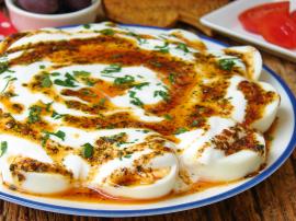 Kahvaltılık Yoğurtlu Yumurta