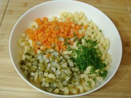 Tavuklu Makarna Salatası