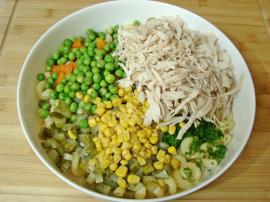 Tavuklu Makarna Salatası