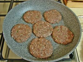 Tavada Domates Soslu Köfte