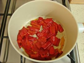 Yoğurtlu Kırmızı Biber Salatası