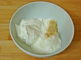 Yoğurtlu Kırmızı Biber Salatası