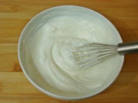 Yoğurtlu Kırmızı Biber Salatası