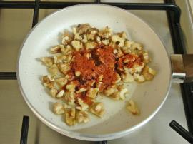 Yoğurtlu Kırmızı Biber Salatası