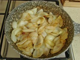 Yoğurtlu Karamelize Soğan Mezesi