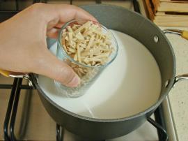 Sütlü Erişte Çorbası