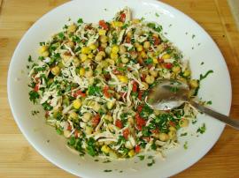 Tavuklu Nohut Salatası
