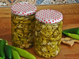 Kaynar Suyla Acı Biber Turşusu