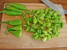 Kaynar Suyla Acı Biber Turşusu