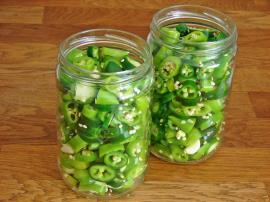 Kaynar Suyla Acı Biber Turşusu