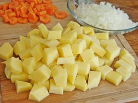 Patatesli Bezelye Yemeği