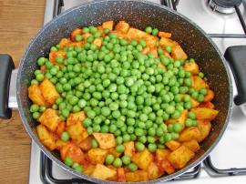 Patatesli Bezelye Yemeği