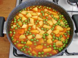 Patatesli Bezelye Yemeği