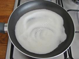 Karamelli Şeftalili Kek